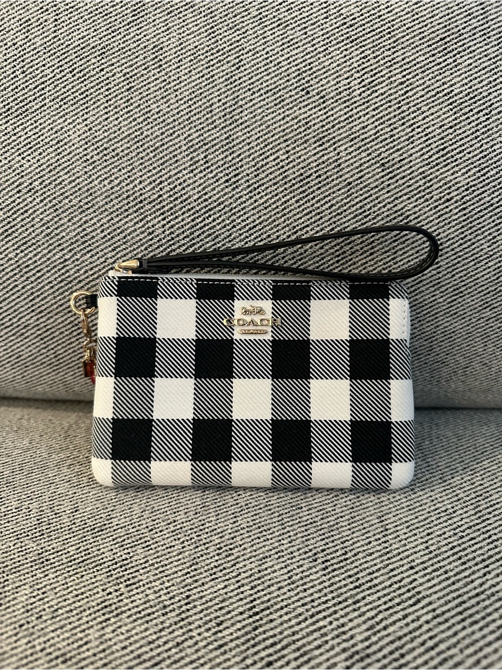 NWT Coach Corner Zip Wristlet With Gingham Print And Charm CEX59 Black Multi